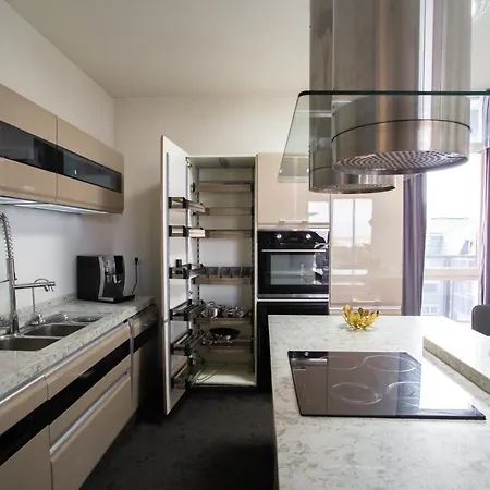 Thome Vlaicu Jacuzzi Apartment